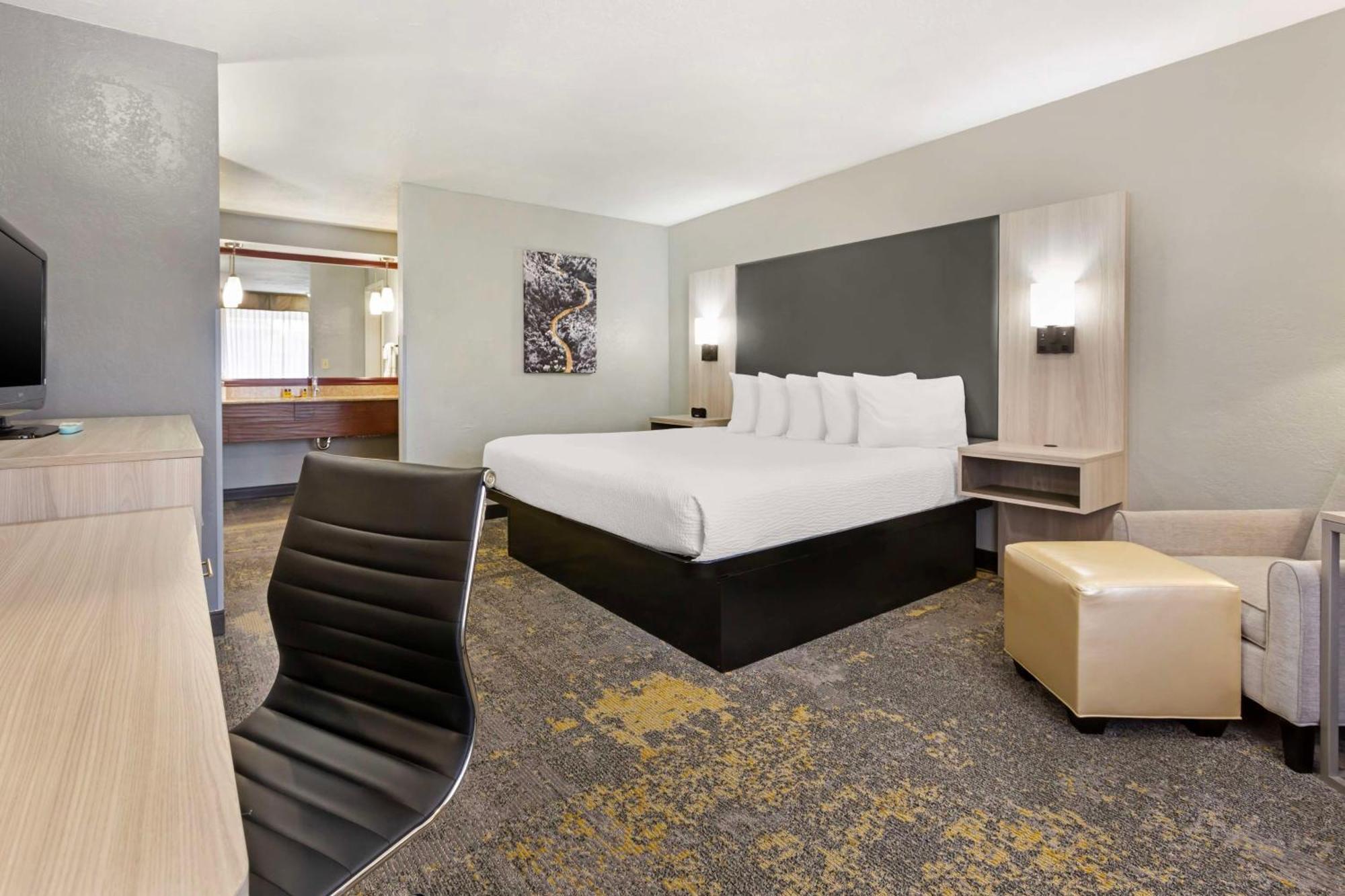 Best Western Plus Weston Inn Logan Exteriör bild