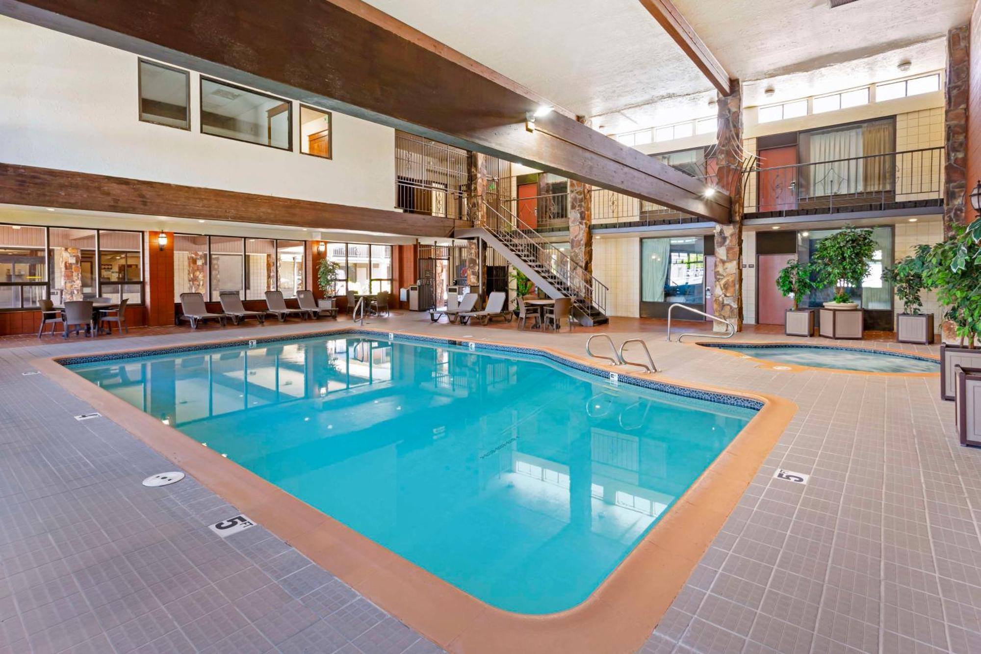 Best Western Plus Weston Inn Logan Exteriör bild